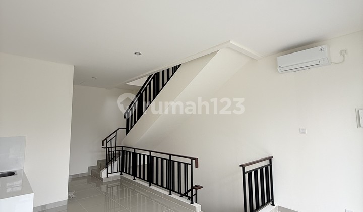 Ruko Sorrento 3 Lantai Hadap Jalan Raya Siap Pakai Ruko Sorrento 3 Lantai Hadap Jalan Raya Siap Pakai