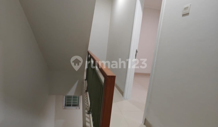 Rumah 3 lantai 3+1 kamar siap huni di Montana Village 2