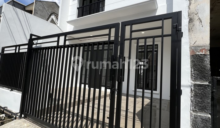 Rumah Baru 2 Lantai 3 Kamar Utara di Kencana Loka