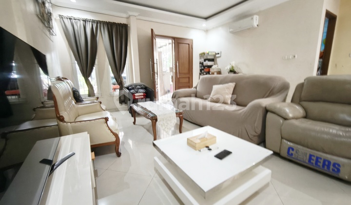 Rumah 2 Lantai 4+1 Kamar Hadap Utara di Citra Raya