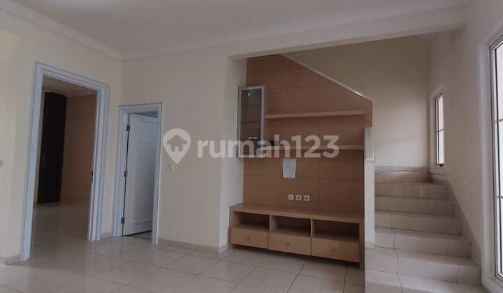 Rumah 2 lantai 3+1 kamar hadap utara di Sutera Olivia 2