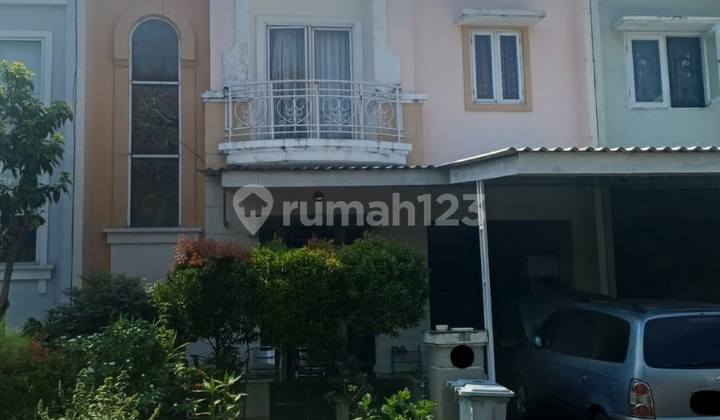 Rumah 2,5 lantai 4+1 kamar hadap barat laut di Beryl 1