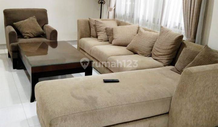 Rumah 2 lantai 4+1 kamar full furnished di Green Cove 1