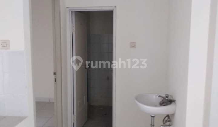 Affordable 1-storey house with 2 bedrooms near Cisauk station in Serpong Garden. 2