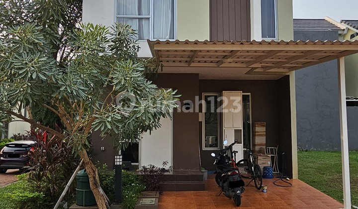 2-story hook house with 2 bedrooms, facing south, front garden in Malibu