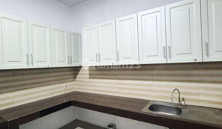 Rumah 2 Lantai 4+1 Kamar Nonfurnished di Sutera Olivia 2