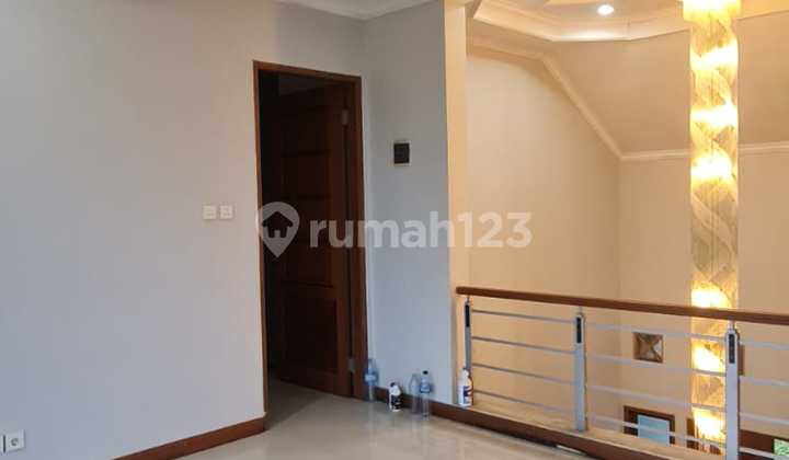 Rumah 3 Lantai 3 Kamar Hadap Utara Dekat Tol di Sawangan 2