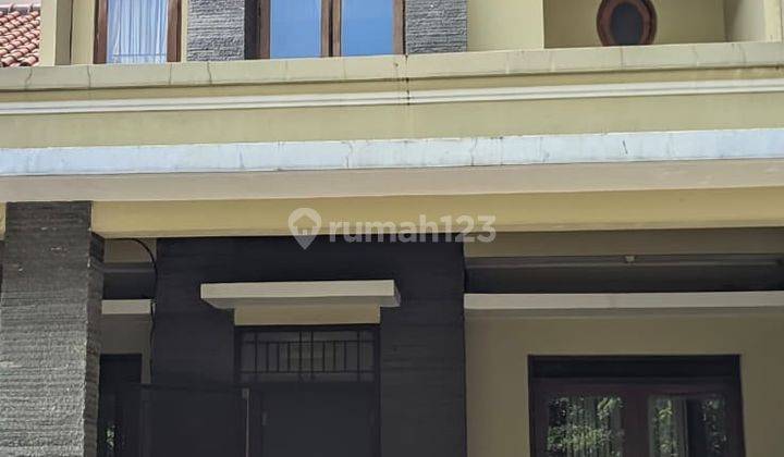 Rumah 3 lantai 4 kamar semi furnished di Taman Ubud 1