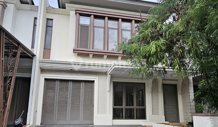 Rumah 2 lantai 4+1 kamar hadap utara di Greenwich Rumah 2 lantai 4+1 kamar hadap utara di Greenwich