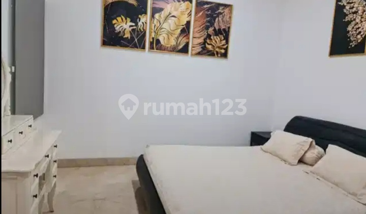 3-story house with 7 rooms near IKEA in Sutera Alba 2