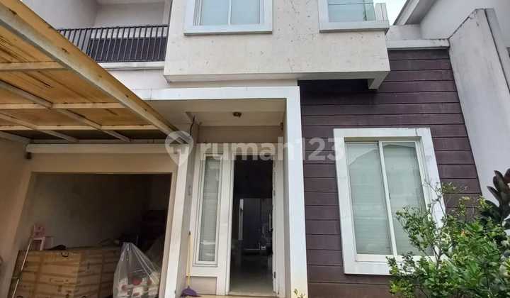 Rumah 2 lantai 3+1 kamar hadap timur di Chalcedony
