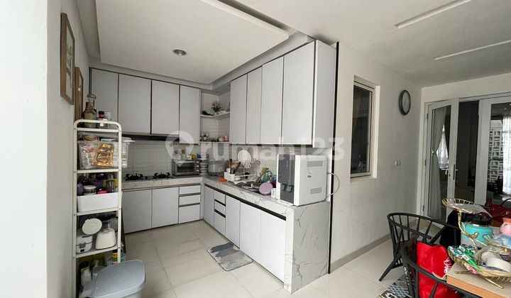 2-story house with 3+1 bedrooms facing east, semi-furnished in Savia. 2