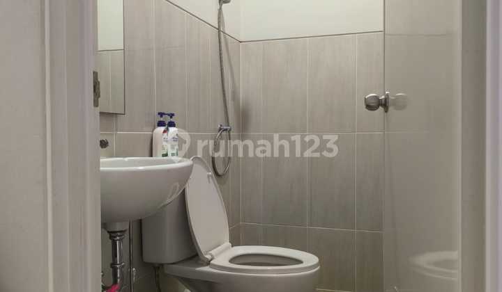 Rumah 1 Lantai 2 Kamar Hadap Tenggara di Paramount Petals 2