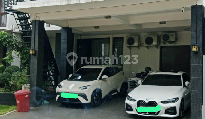 Rumah 2 Lantai 5 Kamar Kolam Renang di Discovery Bintaro