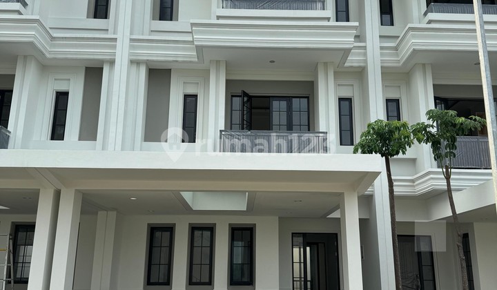 Rumah 3 lantai 5+1 kamar dekat McDonald di Sutera Winona