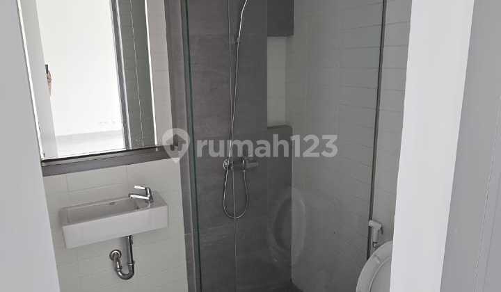 Rumah baru 3 lantai 4+1 kamar hadap utara di Aether 2