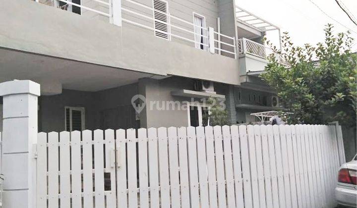 Rumah Baru Hook 2 Lantai 4 Kamar di Griya Loka 1