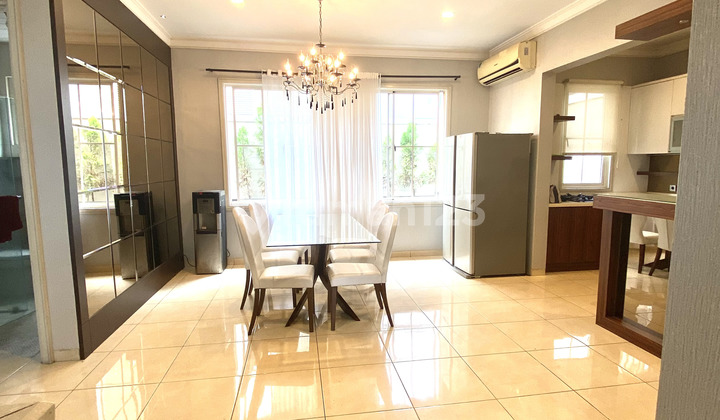 Rumah 3 lantai 4 kamar full furnish kolam renang di Onyx 2