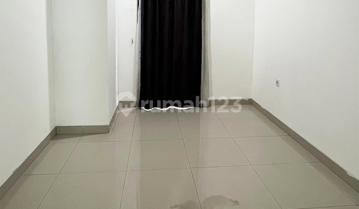 Rumah 2 lantai 4+1 kamar furnished ada kolam renang 2