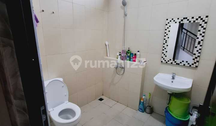 Rumah 2 Lantai 2 Kamar Hadap Utara Siap Huni di Avani 2