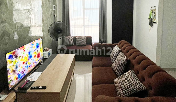 Rumah 2 lantai 4 kamar hadap timur di Aryana Karawaci