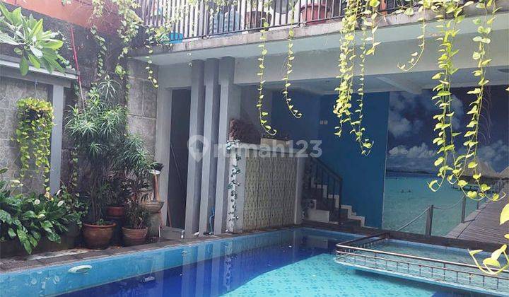 Rumah 2 Lantai 8+1 Kamar Kolam Renang Hadap Timur 1