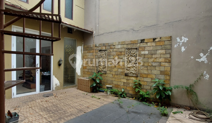 Rumah 2 lantai 3+1 kamar hadap barat di Sutera Intan 2