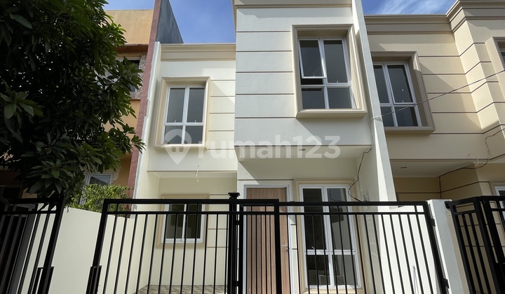 Rumah 2 lantai 3 kamar hadap timur laut di Sektor 7A Rumah 2 lantai 3 kamar hadap timur laut di Sektor 7A