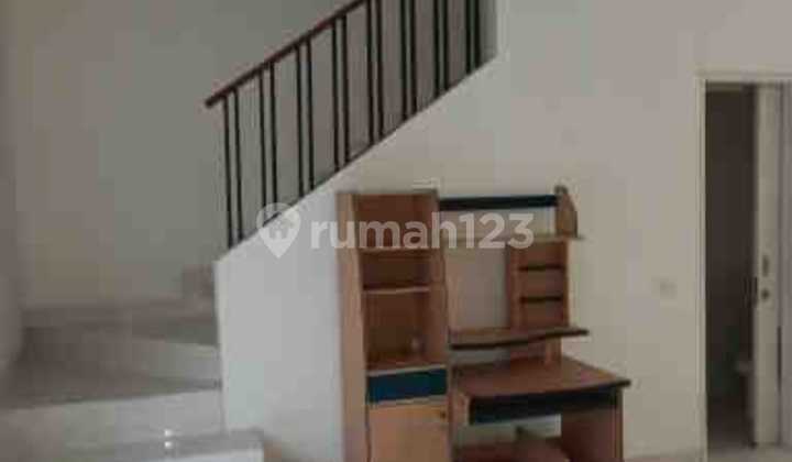 Rumah 2 lantai 2+1 kamar hadap utara dekat UMN di Darwin