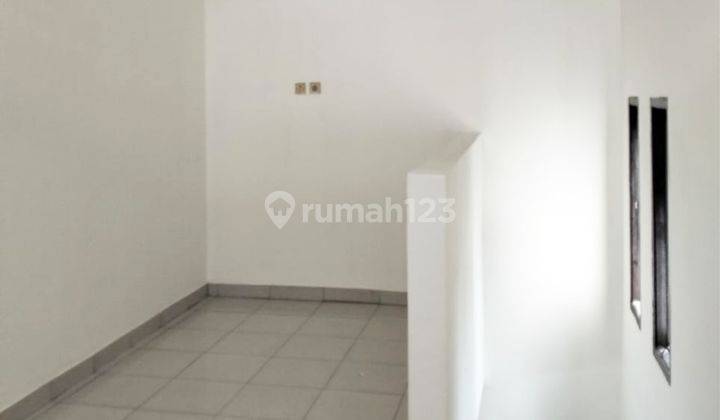 Rumah 1 Lantai 3 Kamar Nonfurnished di Taman Royal 2