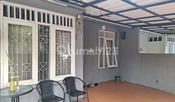 Rumah 1 Lantai 2 Kamar Hadap Barat di Nusaloka