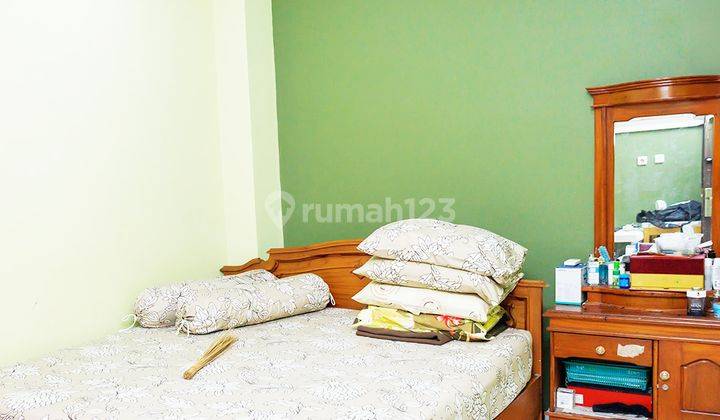 Rumah 2 Lantai 3+1 Kamar Hadap Utara di Sektor 7C 2