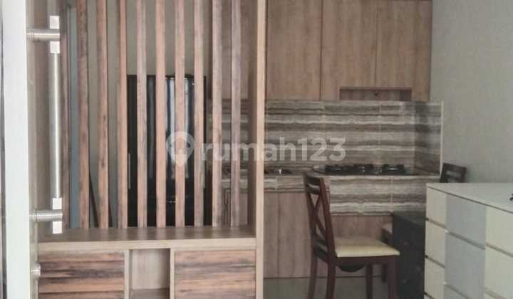 Rumah hook 2 lantai 2+1 kamar hadap tenggara di Samara