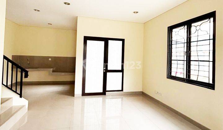 Rumah Hook 2 Lantai 3 Kamar Dekat Pasar Modern di Savia 1