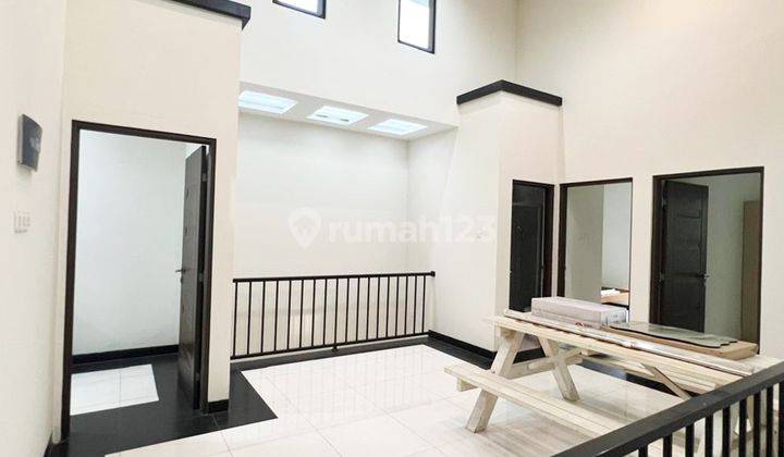 Rumah 2 Lantai 4 Kamar Furnished di Taman Permata 1