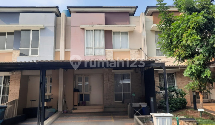 Rumah 2 lantai 2 kamar hadap selatan dekat Hey Beach di Tesla