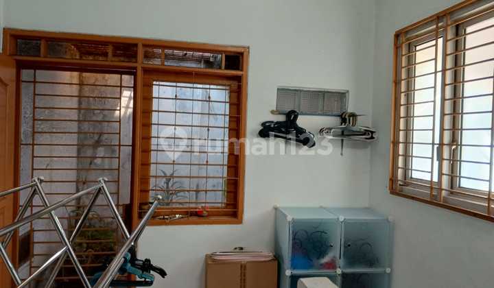 Rumah 1,5 lantai 2 kamar dekat tol di Graha Raya 2