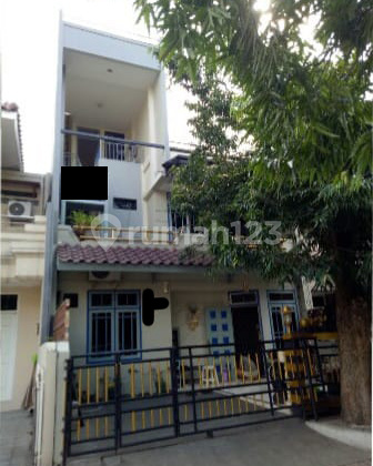 Rumah 2,5 lantai 2 kamar dekat tol di Pulau Dewa Rumah 2,5 lantai 2 kamar dekat tol di Pulau Dewa