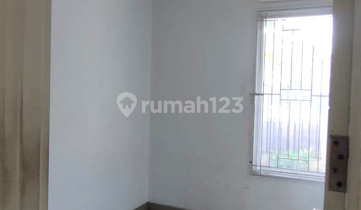 Rumah 2 Lantai 3+1 Kamar Dekat Tol di Palem Semi 2