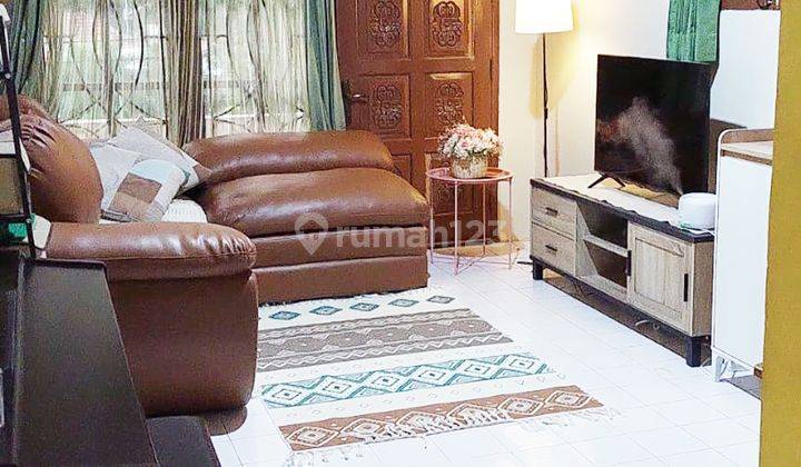 Rumah 2 Lantai 5 Kamar Hadap Tenggara di Jalan Ahmad Yani 1