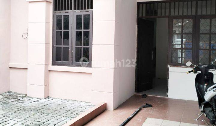 Rumah 1 Lantai 3 Kamar Nonfurnished di Taman Royal 1