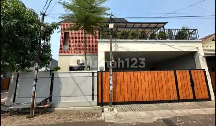 Rumah 2 lantai 3+1 kamar dekat pasar modern di Griya Loka Rumah 2 lantai 3+1 kamar dekat pasar modern di Griya Loka