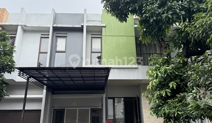 Rumah 2 Lantai 7+1 Kamar Hadap Timur di Newton