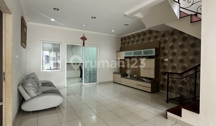 Rumah 2 lantai 3+1 kamar hadap barat daya di Magnolia 2