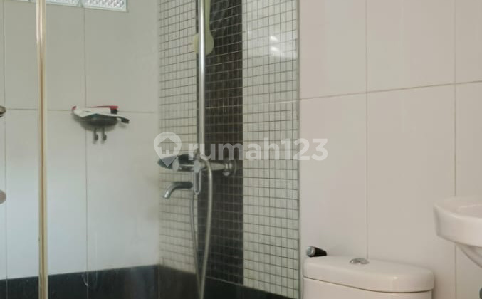 2.5-story house with 4+1 north-facing bedrooms in Castilla 2