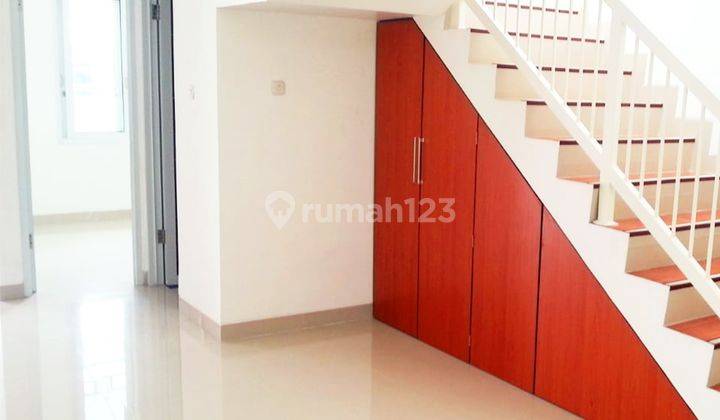 Rumah 2 Lantai 3 Kamar Hadap Selatan di Sektor 8B 1