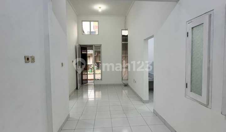 Rumah 1 lantai 2+1 kamar hadap selatan dekat stasiun kereta Cisauk