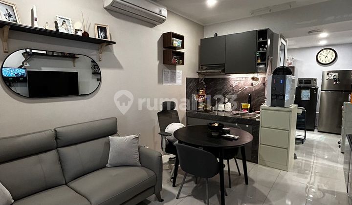 Rumah 2 Lantai 3+1 Kamar Hadap Timur di Boston Village