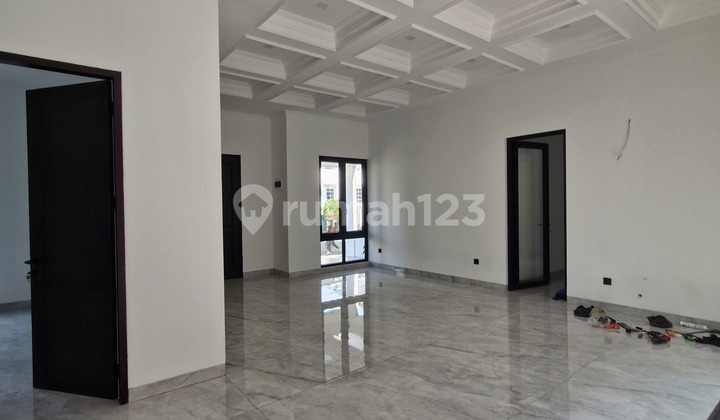 Rumah hook 2 lantai 4+1 kamar ada kolam renang di Avani 2