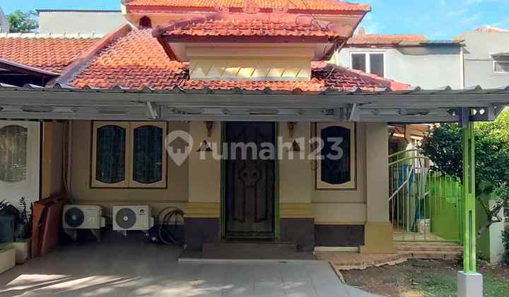 Rumah Hook 1,5 Lantai 2+1 Kamar Barat Daya di Taman Ubud